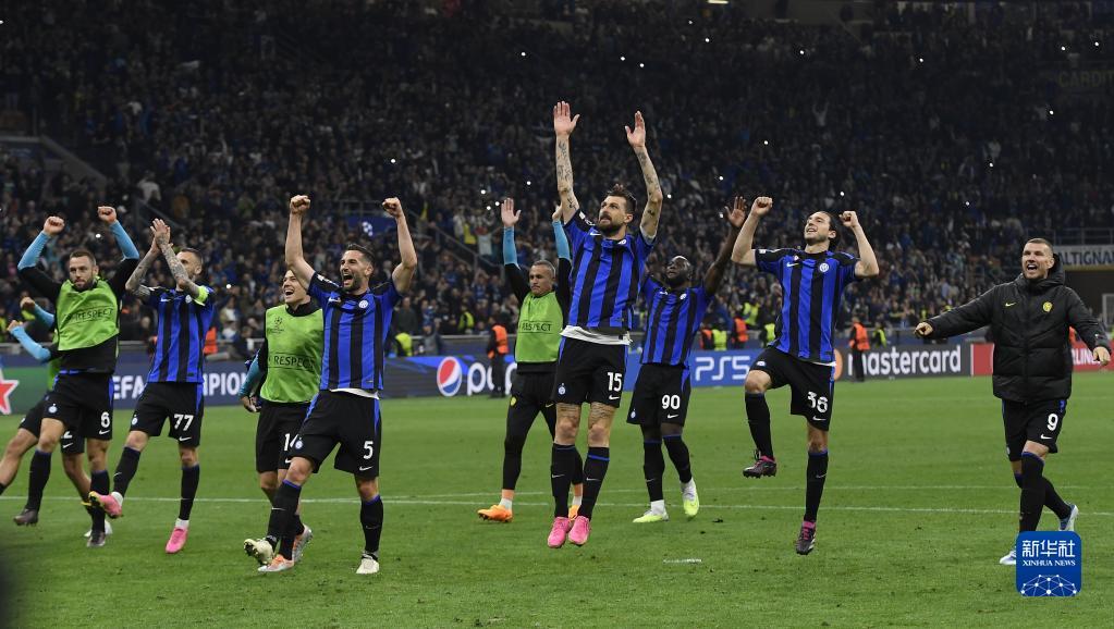 詹姆斯提前退赛！东契奇真的生气了，场均127分啊！