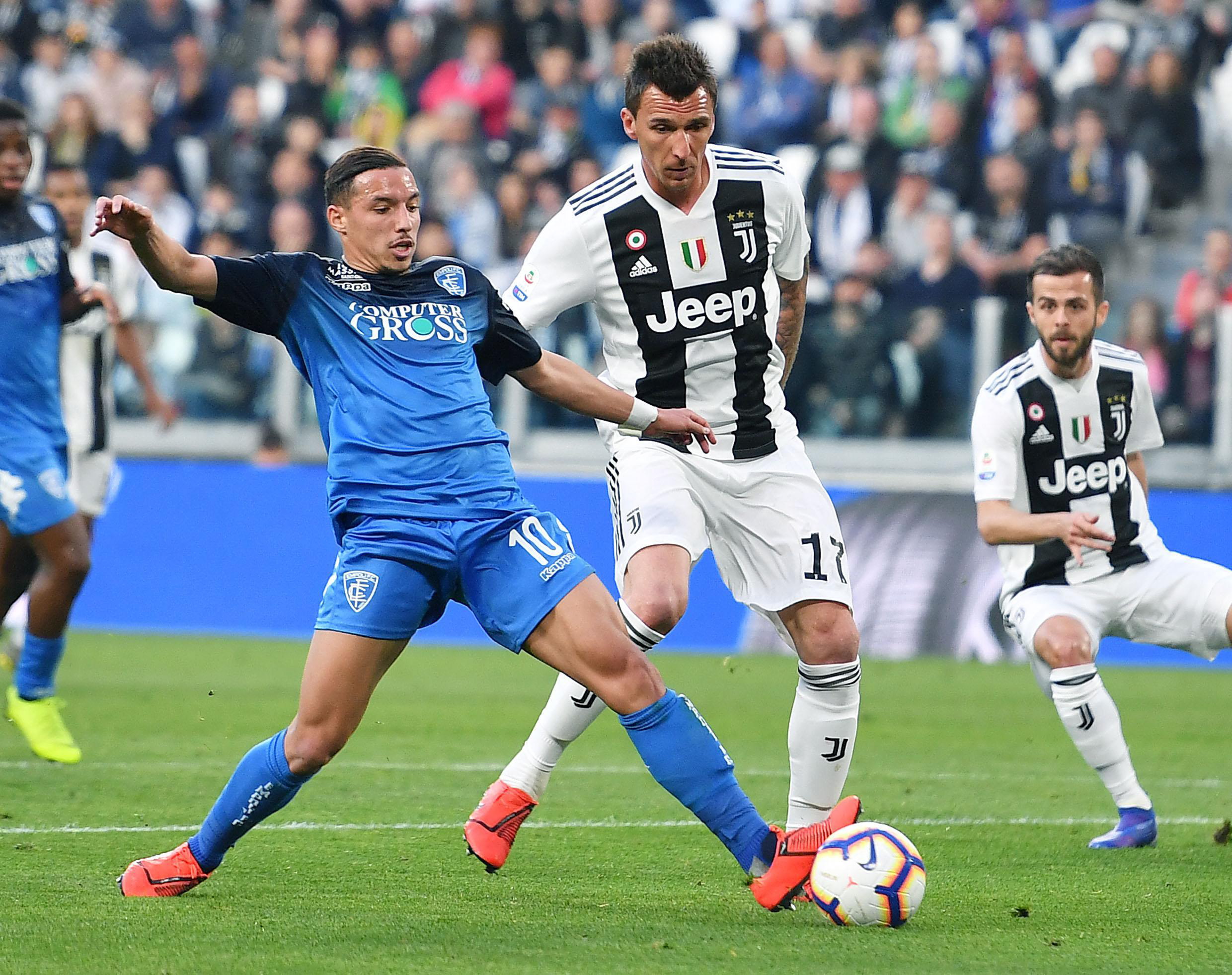 全市场：尤文高层比以往任何时候都更亲近球队，陪图多尔主持训练