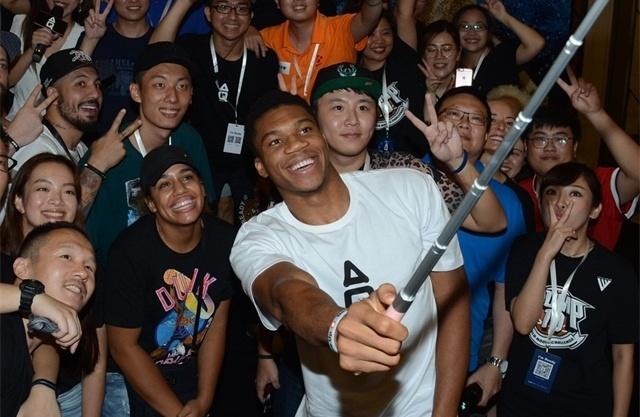 足球场上的奔跑，都是对足球的热爱。