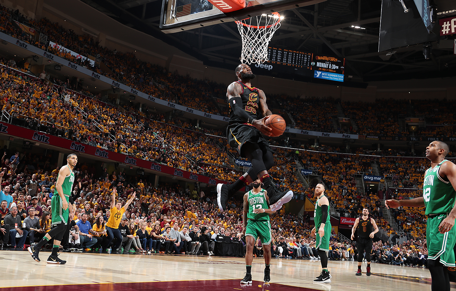 普荷斯在 2001 年新秀赛季即缴出 .329 打击率与 37 轰，开启了他在圣路易斯的十年统治