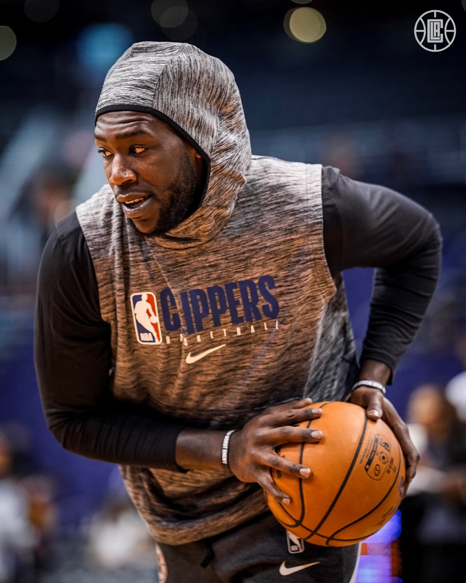 2024 赛季：弗里曼由于带伤在世界大赛前四场连续开轰，全美体育界致敬