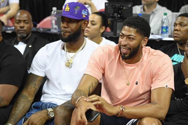 快船主场险胜勇士 库里关键三分追近却因6犯被罚下场