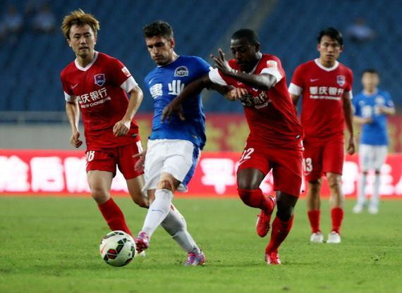 巴萨官方：库巴西右脚踝胫腓前韧带扭伤，将接受保守治疗