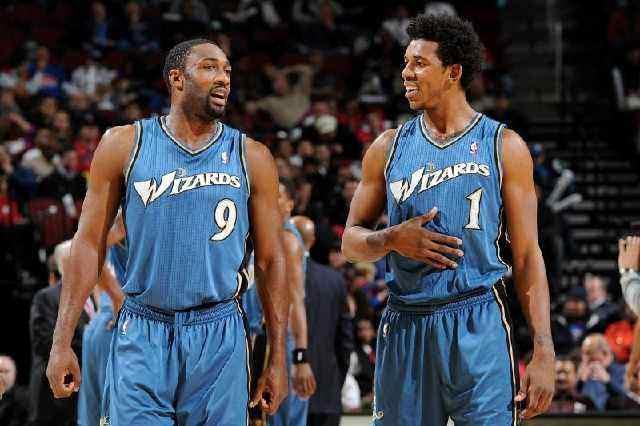 美媒：森林狼对欧文有意，爱德华兹本人支持这一举措