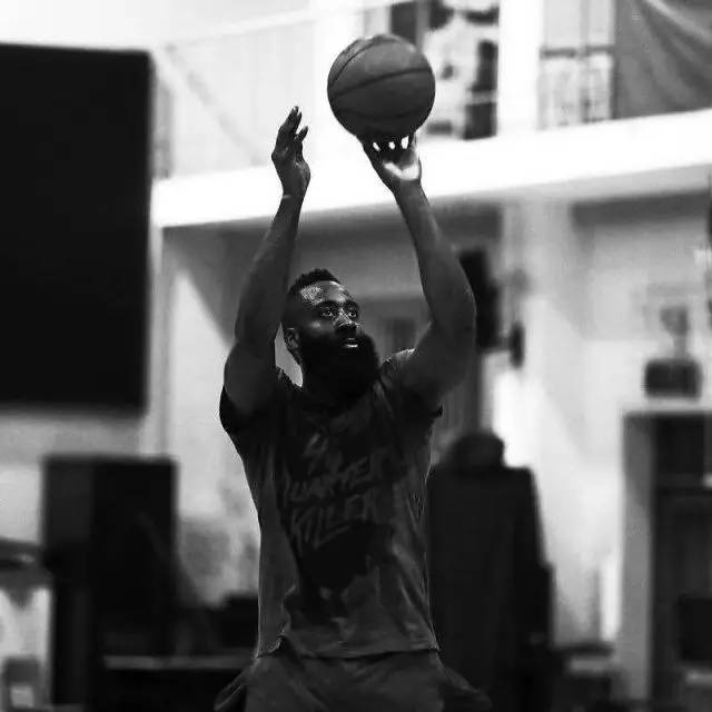 2005 强力重炮：阿莱克斯·罗德里奎兹在洋基队夺得个人第二座 MVP，展现其巅峰统治力