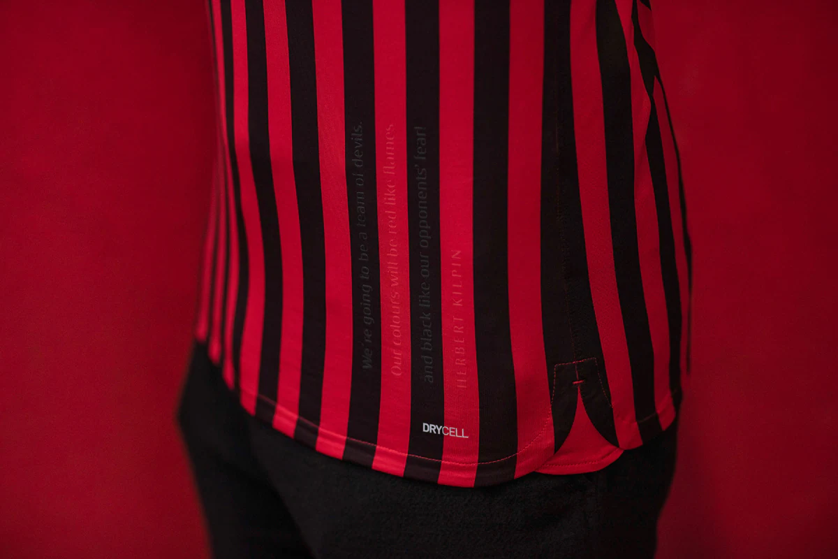 [欧冠]特奥假摔红牌 10人米兰1-2费耶诺德遭淘汰